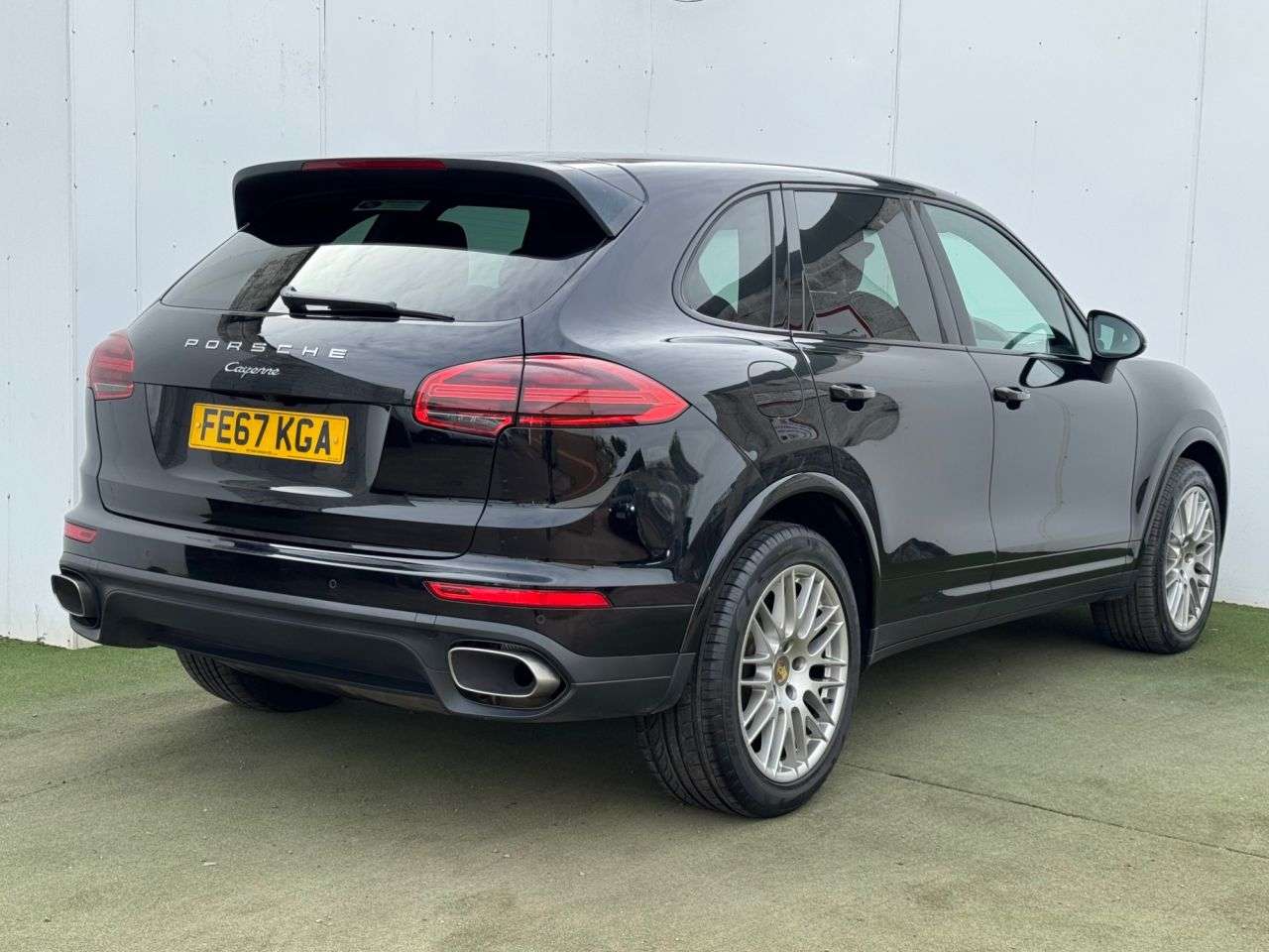 A 2018 PORSCHE CAYENNE 3.0 TD V6 Platinum Edition SUV 5dr Diesel TiptronicS 4WD Euro 6 (s/s) (262 A 2018 PORSCHE CAYENNE 3.0 TD V6 Platinum Edition SUV 5dr Diesel TiptronicS 4WD Euro 6 (s/s) (262