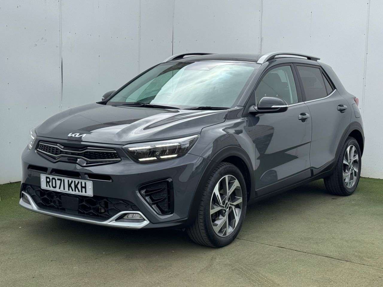 A 2021 KIA STONIC 1.0 T-GDi MHEV GT-Line SUV 5dr Petrol Hybrid DCT Euro 6 (s/s) (118 bhp) A 2021 KIA STONIC 1.0 T-GDi MHEV GT-Line SUV 5dr Petrol Hybrid DCT Euro 6 (s/s) (118 bhp)