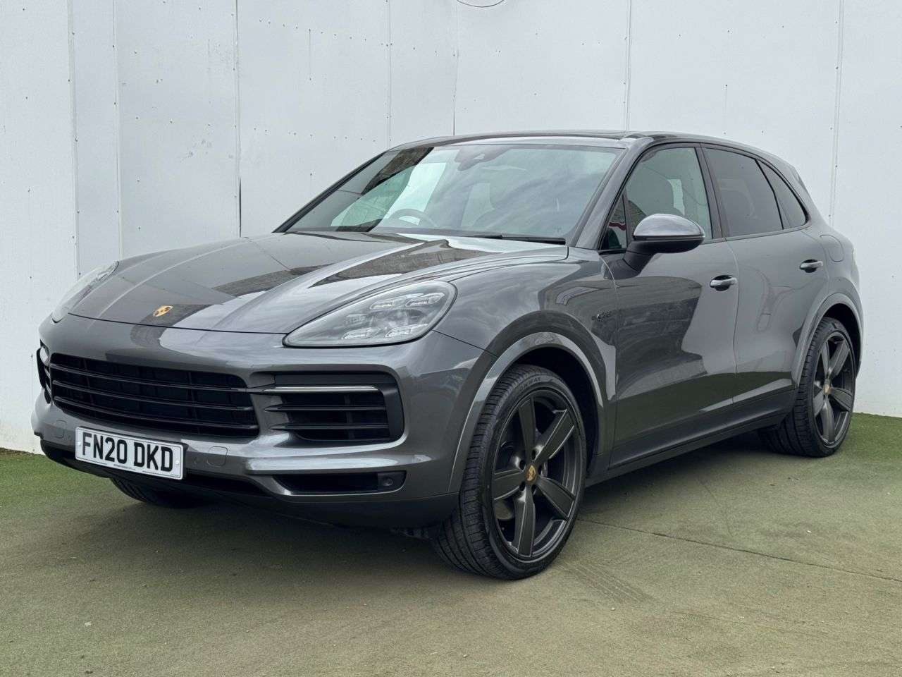 A 2020 PORSCHE CAYENNE 3.0 V6 E-Hybrid 14.1kWh SUV 5dr Petrol Plug-in Hybrid TiptronicS 4WD Euro 6 A 2020 PORSCHE CAYENNE 3.0 V6 E-Hybrid 14.1kWh SUV 5dr Petrol Plug-in Hybrid TiptronicS 4WD Euro 6