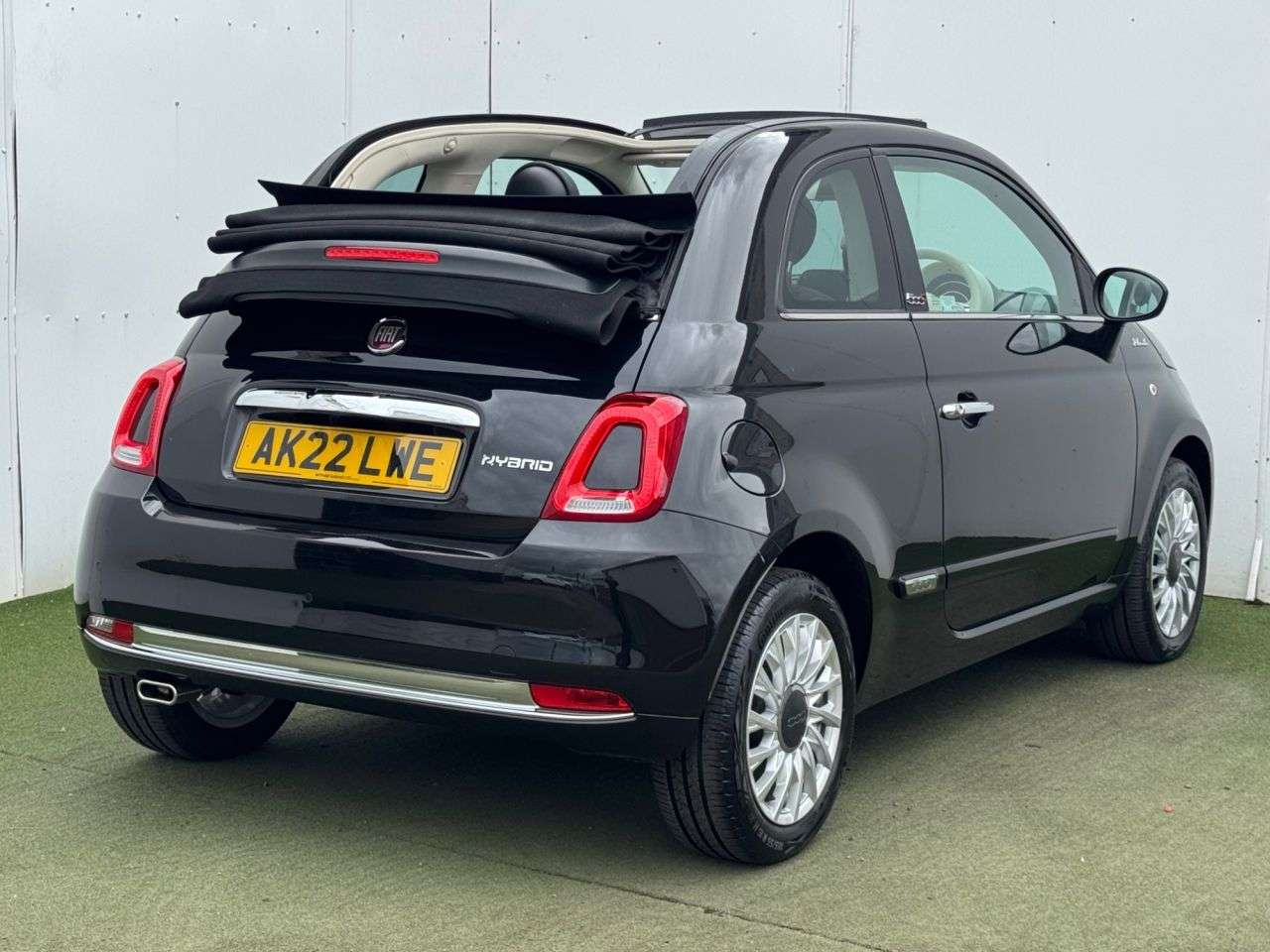 A 2022 FIAT 500C 1.0 MHEV Dolcevita Convertible 2dr Petrol Manual Euro 6 (s/s) (70 bhp) A 2022 FIAT 500C 1.0 MHEV Dolcevita Convertible 2dr Petrol Manual Euro 6 (s/s) (70 bhp)