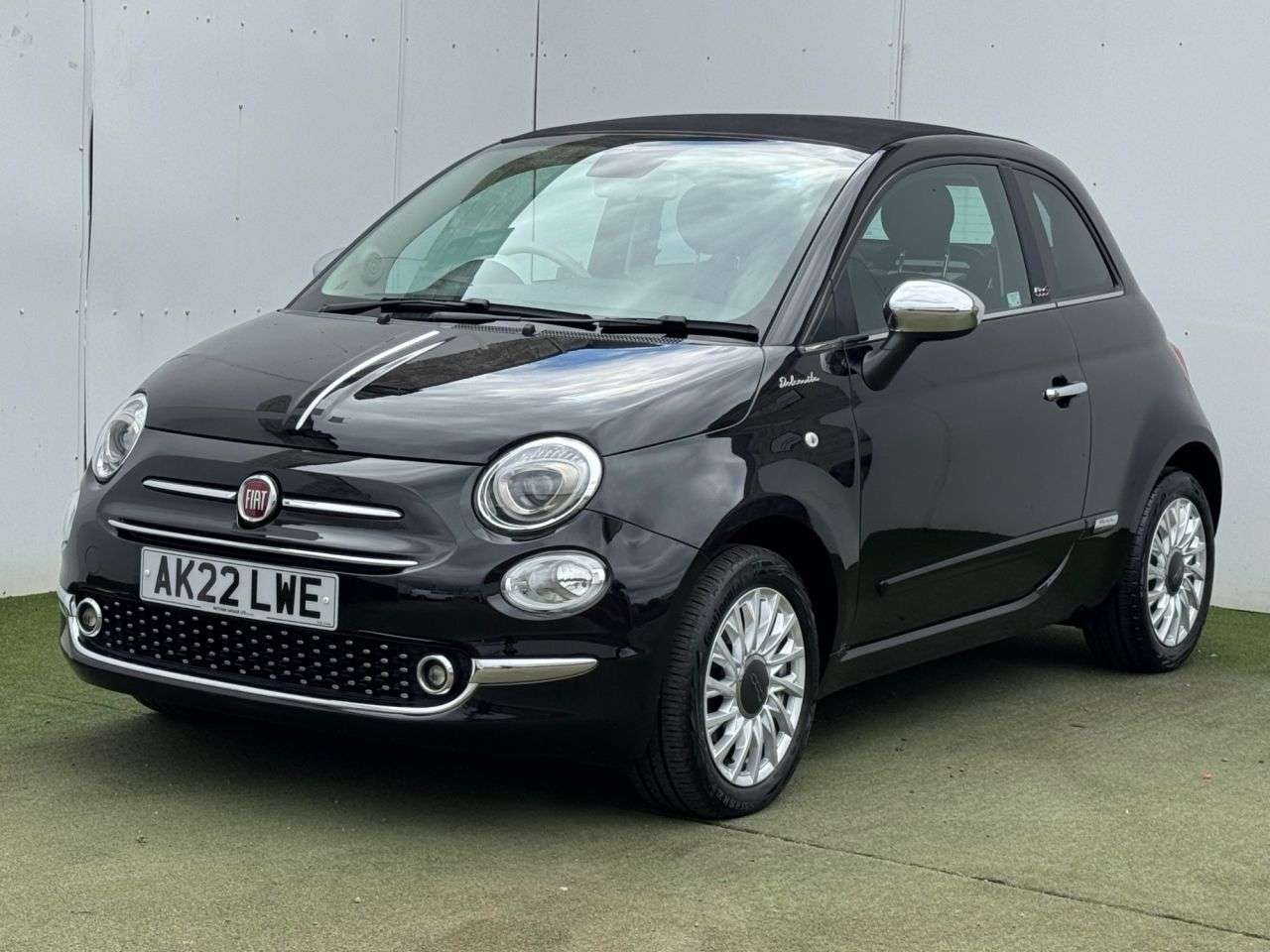 A 2022 FIAT 500C 1.0 MHEV Dolcevita Convertible 2dr Petrol Manual Euro 6 (s/s) (70 bhp) A 2022 FIAT 500C 1.0 MHEV Dolcevita Convertible 2dr Petrol Manual Euro 6 (s/s) (70 bhp)