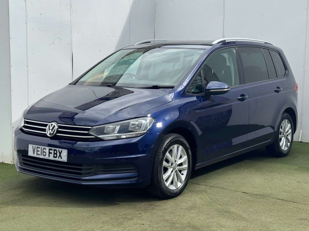 A 2016 VOLKSWAGEN TOURAN 1.6 TDI BlueMotion Tech SE Family MPV 5dr Diesel DSG Euro 6 (s/s) (110 ps) A 2016 VOLKSWAGEN TOURAN 1.6 TDI BlueMotion Tech SE Family MPV 5dr Diesel DSG Euro 6 (s/s) (110 ps)
