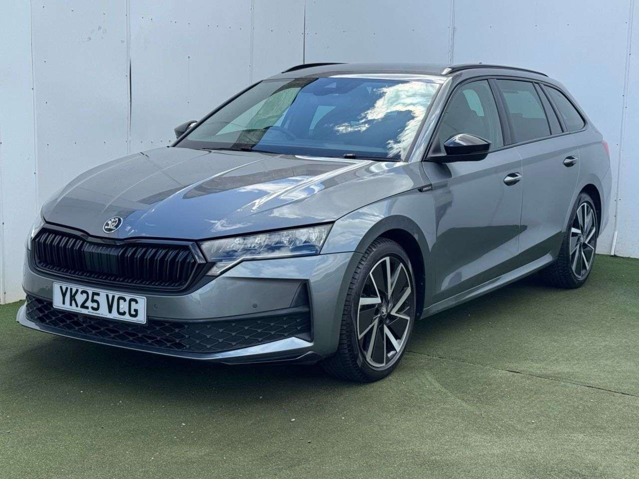 A 2025 SKODA OCTAVIA 1.5 TSI e-TEC MHEV ACT SportLine Estate 5dr Petrol Hybrid DSG Euro 6 (s/s) A 2025 SKODA OCTAVIA 1.5 TSI e-TEC MHEV ACT SportLine Estate 5dr Petrol Hybrid DSG Euro 6 (s/s)