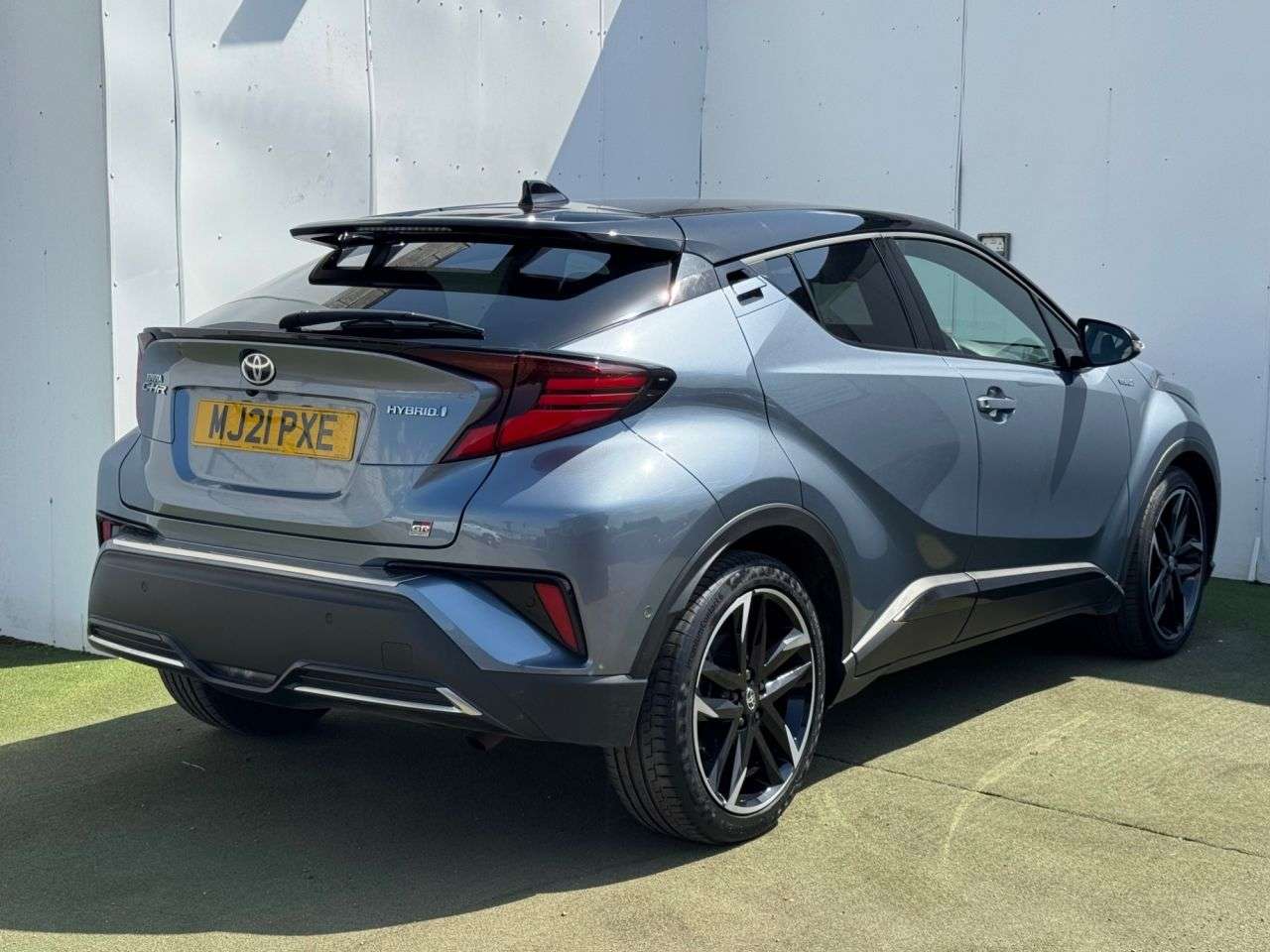 A 2021 TOYOTA C-HR 1.8 VVT-h GR SPORT SUV 5dr Petrol Hybrid CVT Euro 6 (s/s) (122 ps) A 2021 TOYOTA C-HR 1.8 VVT-h GR SPORT SUV 5dr Petrol Hybrid CVT Euro 6 (s/s) (122 ps)