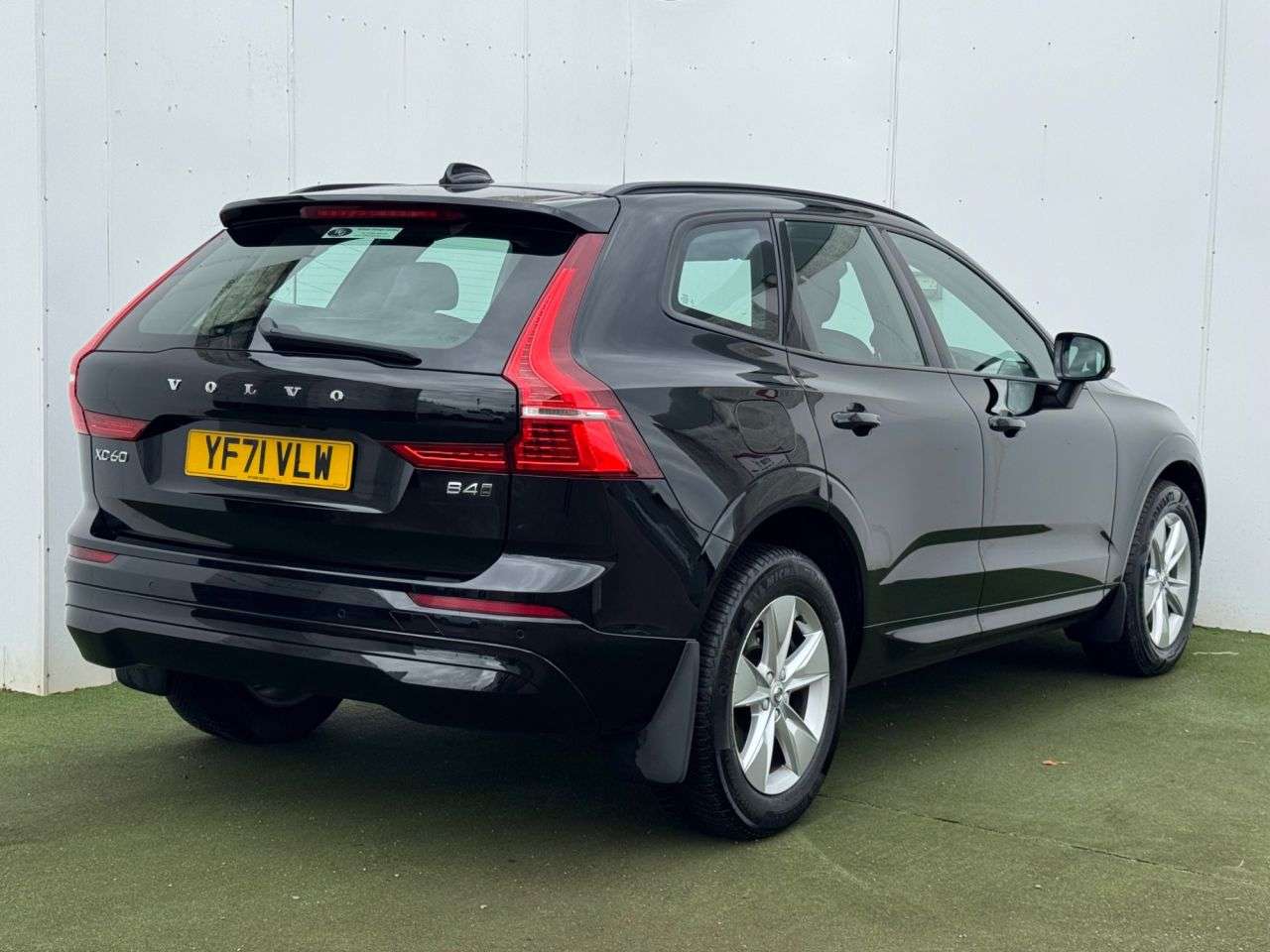 A 2021 VOLVO XC60 2.0 B4 MHEV Momentum SUV 5dr Diesel Hybrid Auto AWD Euro 6 (s/s) (197 ps) A 2021 VOLVO XC60 2.0 B4 MHEV Momentum SUV 5dr Diesel Hybrid Auto AWD Euro 6 (s/s) (197 ps)