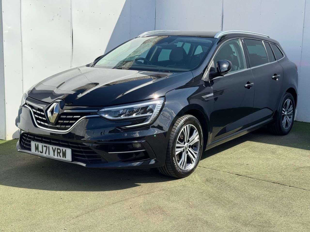 A 2021 RENAULT MEGANE 1.5 Blue dCi Iconic Sport Tourer 5dr Diesel EDC Euro 6 (s/s) (115 ps) A 2021 RENAULT MEGANE 1.5 Blue dCi Iconic Sport Tourer 5dr Diesel EDC Euro 6 (s/s) (115 ps)