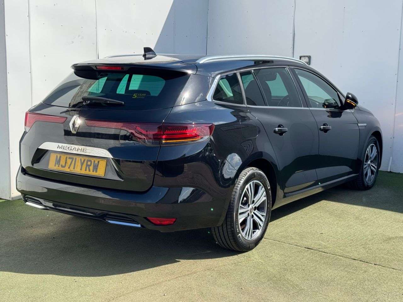 A 2021 RENAULT MEGANE 1.5 Blue dCi Iconic Sport Tourer 5dr Diesel EDC Euro 6 (s/s) (115 ps) A 2021 RENAULT MEGANE 1.5 Blue dCi Iconic Sport Tourer 5dr Diesel EDC Euro 6 (s/s) (115 ps)