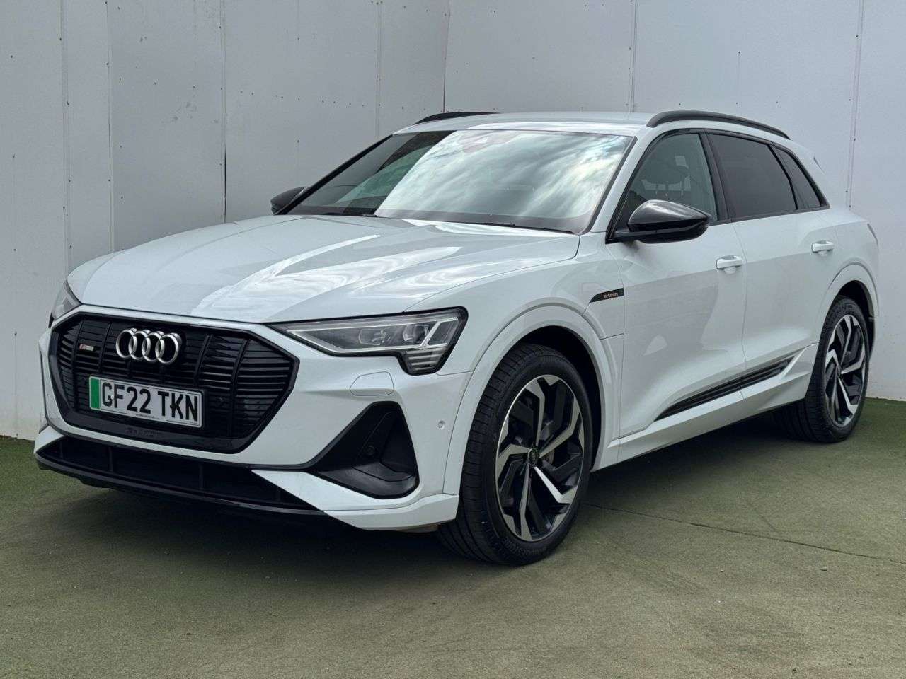 A 2022 AUDI E-TRON 55 Black Edition SUV 5dr Electric Auto quattro 95kWh (11kW Charger) (408 ps A 2022 AUDI E-TRON 55 Black Edition SUV 5dr Electric Auto quattro 95kWh (11kW Charger) (408 ps