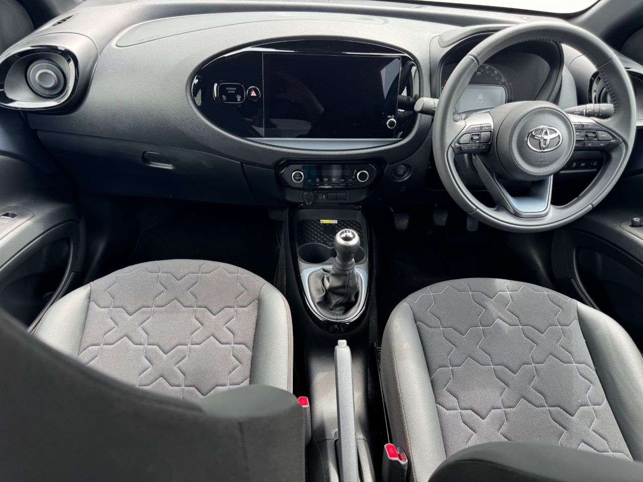 2024 TOYOTA AYGO X 2024 TOYOTA AYGO X