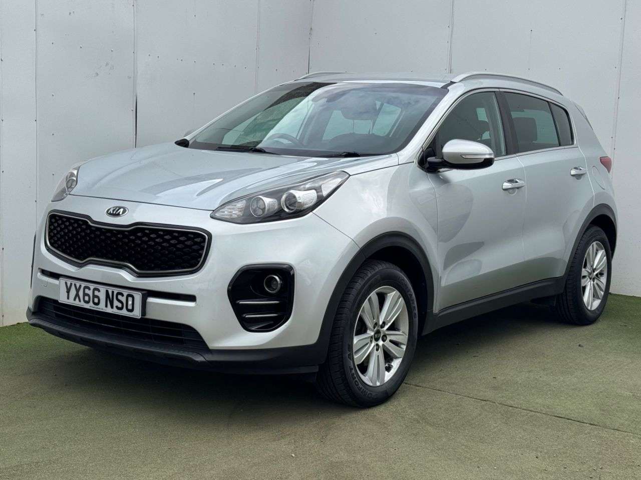 A 2016 KIA SPORTAGE 1.7 CRDi 2 SUV 5dr Diesel Manual Euro 6 (s/s) (114 bhp) A 2016 KIA SPORTAGE 1.7 CRDi 2 SUV 5dr Diesel Manual Euro 6 (s/s) (114 bhp)