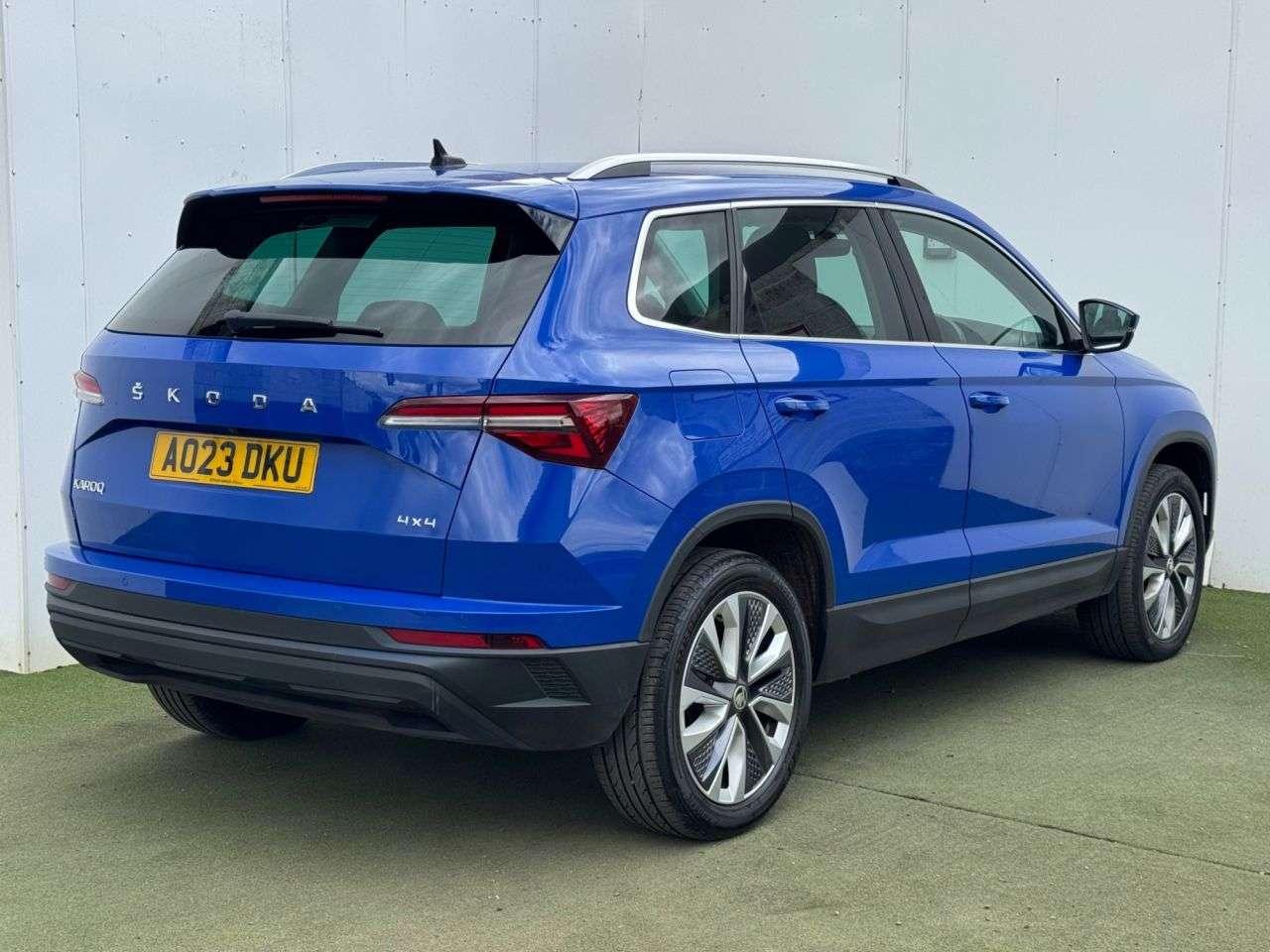 A 2023 SKODA KAROQ 2.0 TDI SE L SUV 5dr Diesel DSG 4WD Euro 6 (s/s) (150 ps) A 2023 SKODA KAROQ 2.0 TDI SE L SUV 5dr Diesel DSG 4WD Euro 6 (s/s) (150 ps)