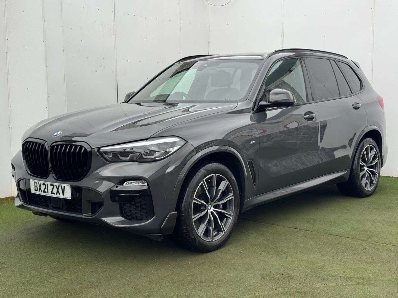 A 2021 BMW X5 3.0 40d MHT M Sport SUV 5dr Diesel Hybrid Auto xDrive Euro 6 (s/s) (340 ps) A 2021 BMW X5 3.0 40d MHT M Sport SUV 5dr Diesel Hybrid Auto xDrive Euro 6 (s/s) (340 ps)