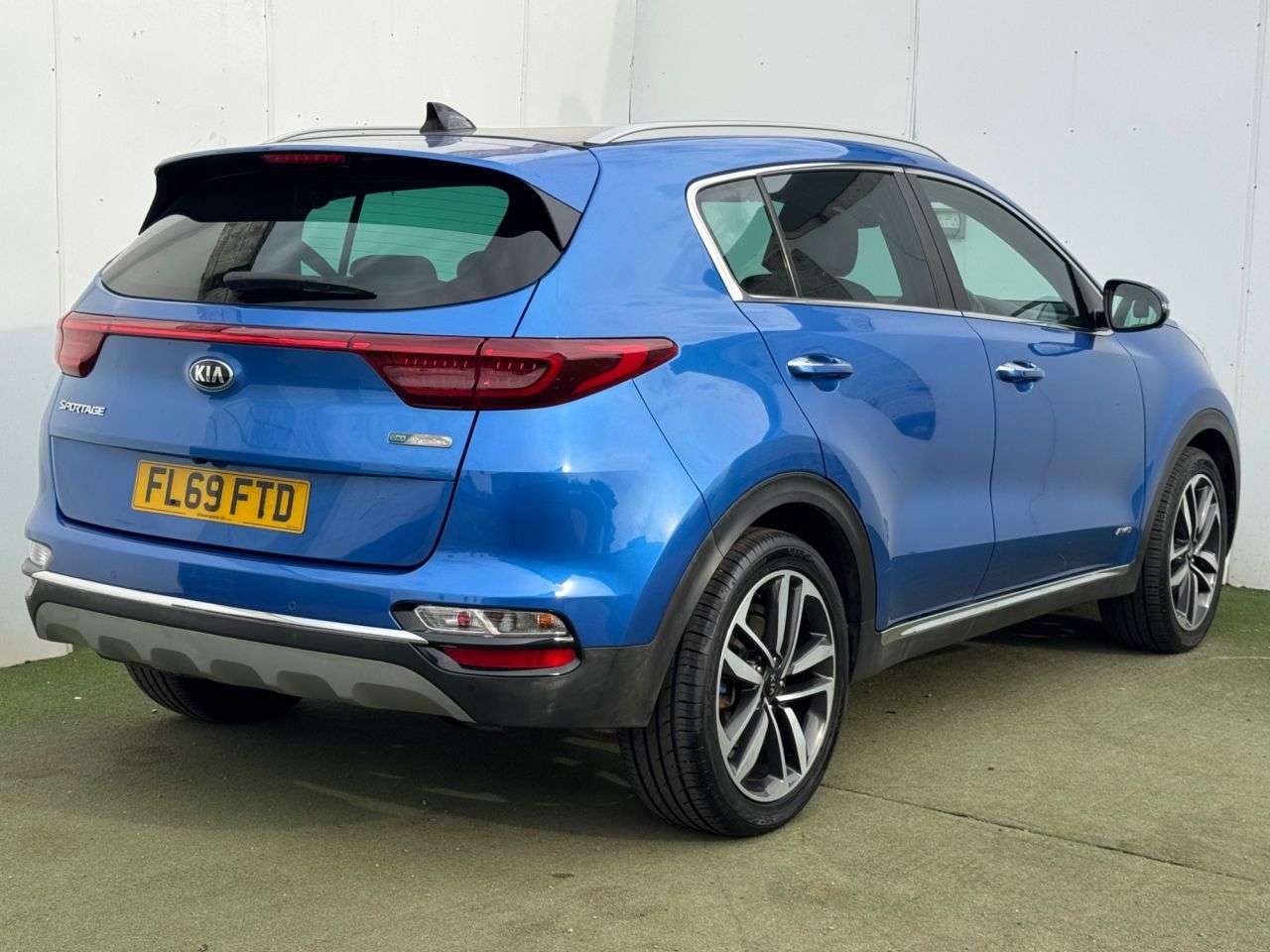 A 2019 KIA SPORTAGE 1.6 CRDi EcoDynamics+ 4 SUV 5dr Diesel Hybrid DCT AWD Euro 6 (s/s) (134 bhp A 2019 KIA SPORTAGE 1.6 CRDi EcoDynamics+ 4 SUV 5dr Diesel Hybrid DCT AWD Euro 6 (s/s) (134 bhp