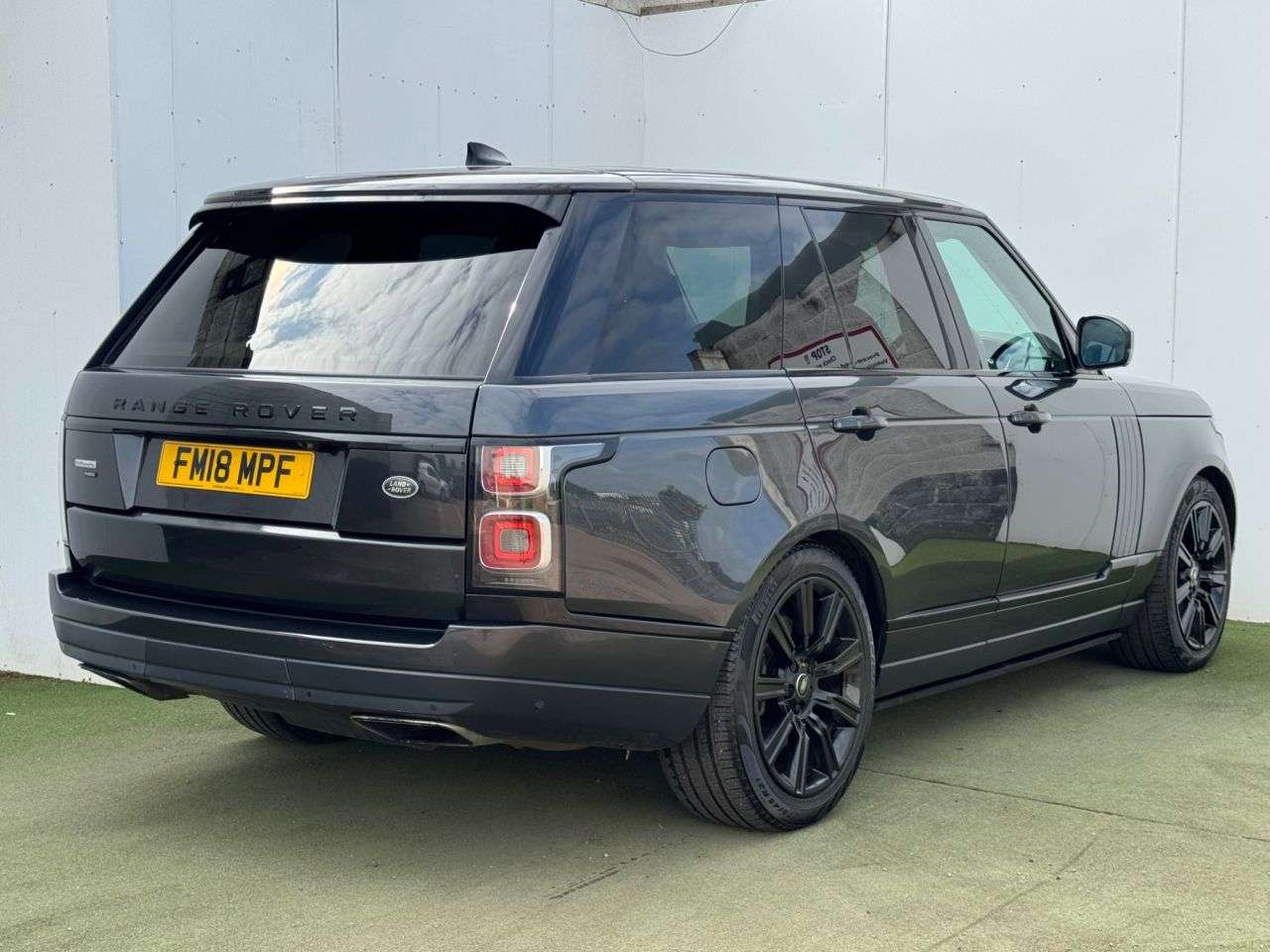 A 2018 LAND ROVER RANGE ROVER 2.0 P400e 12.4kWh Autobiography SUV 5dr Petrol Plug-in Hybrid Auto 4WD Euro A 2018 LAND ROVER RANGE ROVER 2.0 P400e 12.4kWh Autobiography SUV 5dr Petrol Plug-in Hybrid Auto 4WD Euro