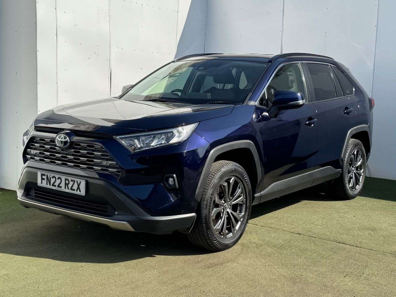 A 2022 TOYOTA RAV4 2.5 VVT-h GPF Design SUV 5dr Petrol Hybrid CVT Euro 6 (s/s) (218 ps) A 2022 TOYOTA RAV4 2.5 VVT-h GPF Design SUV 5dr Petrol Hybrid CVT Euro 6 (s/s) (218 ps)