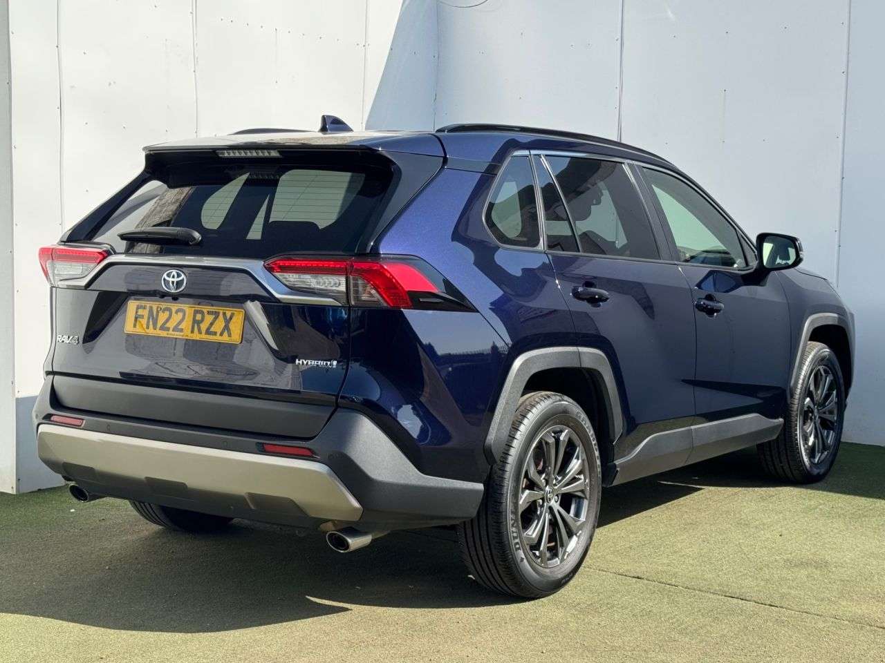 A 2022 TOYOTA RAV4 2.5 VVT-h GPF Design SUV 5dr Petrol Hybrid CVT Euro 6 (s/s) (218 ps) A 2022 TOYOTA RAV4 2.5 VVT-h GPF Design SUV 5dr Petrol Hybrid CVT Euro 6 (s/s) (218 ps)