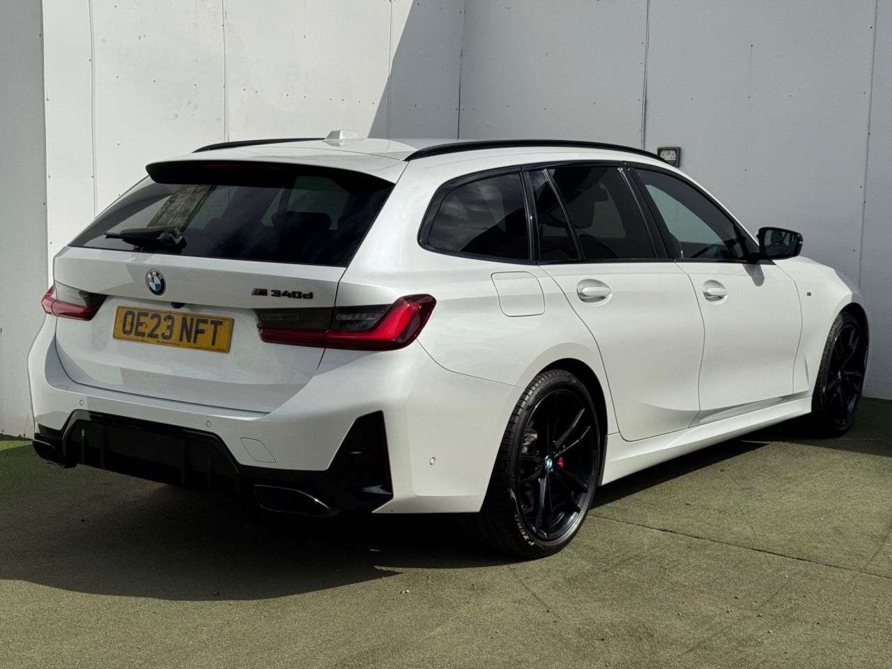 A 2023 BMW 3 SERIES 3.0 M340d MHT Touring 5dr Diesel Hybrid Auto xDrive Euro 6 (s/s) (340 ps) A 2023 BMW 3 SERIES 3.0 M340d MHT Touring 5dr Diesel Hybrid Auto xDrive Euro 6 (s/s) (340 ps)