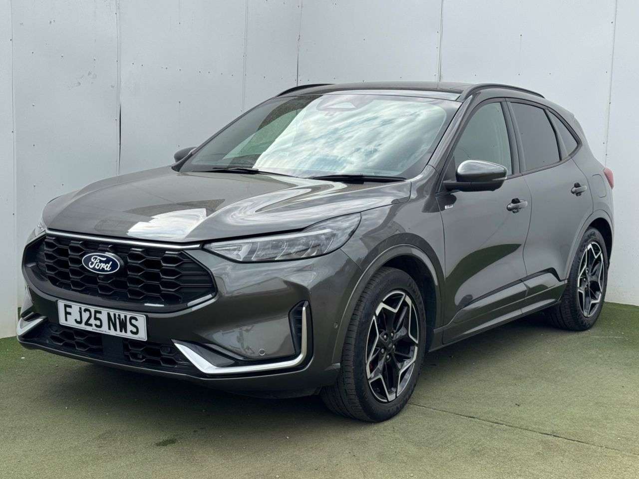 A 2025 FORD KUGA 2.5h Duratec ST-Line X SUV 5dr Petrol Hybrid CVT Euro 6 (s/s) (180 ps) A 2025 FORD KUGA 2.5h Duratec ST-Line X SUV 5dr Petrol Hybrid CVT Euro 6 (s/s) (180 ps)