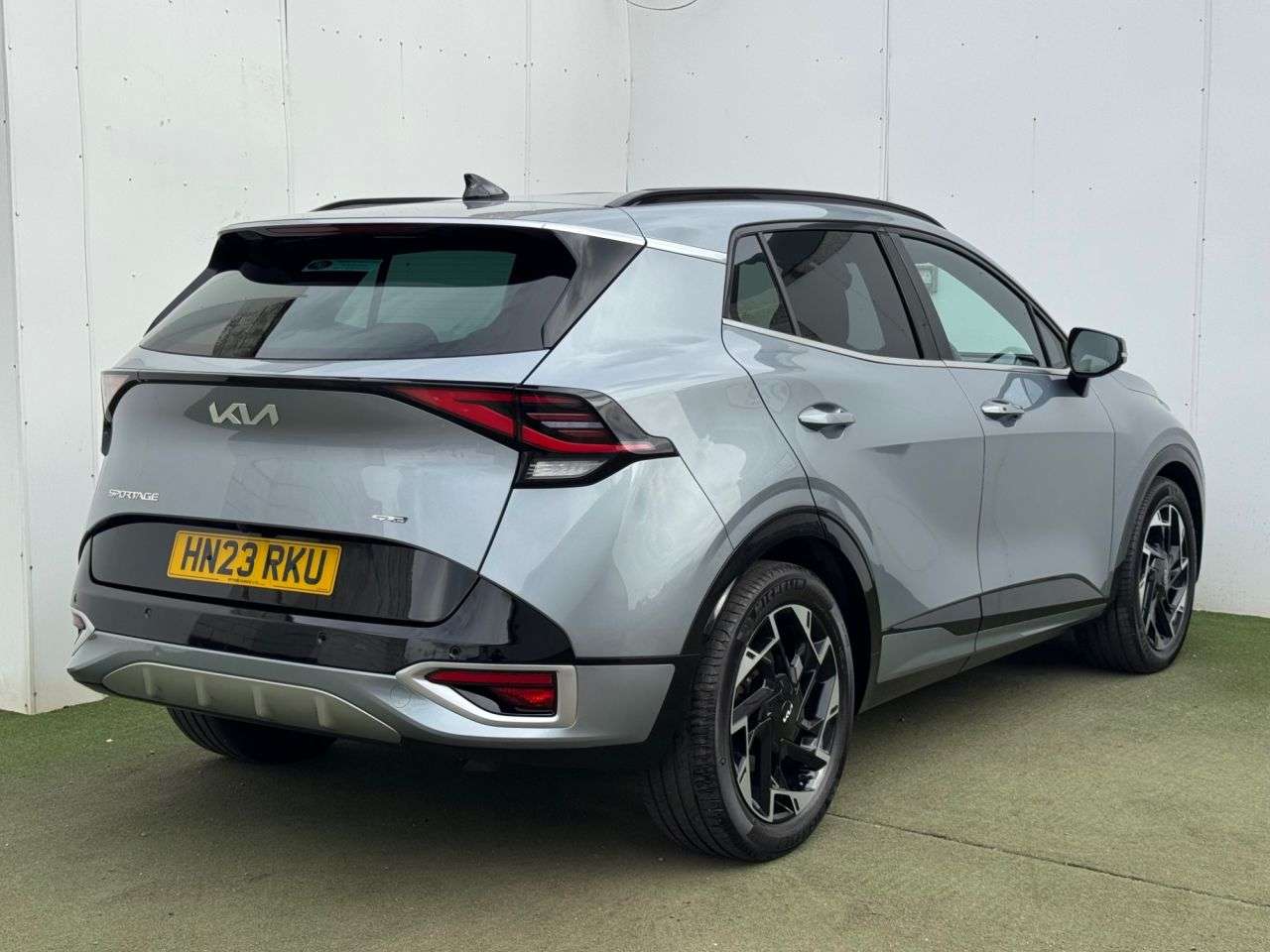 A 2023 KIA SPORTAGE 1.6 T-GDi MHEV GT-Line SUV 5dr Petrol Hybrid DCT Euro 6 (s/s) (148 bhp) A 2023 KIA SPORTAGE 1.6 T-GDi MHEV GT-Line SUV 5dr Petrol Hybrid DCT Euro 6 (s/s) (148 bhp)