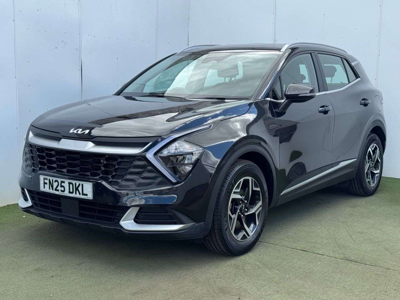 A 2025 KIA SPORTAGE 1.6 T-GDi MHEV 2 SUV 5dr Petrol Hybrid Manual Euro 6 (s/s) (157 bhp) A 2025 KIA SPORTAGE 1.6 T-GDi MHEV 2 SUV 5dr Petrol Hybrid Manual Euro 6 (s/s) (157 bhp)