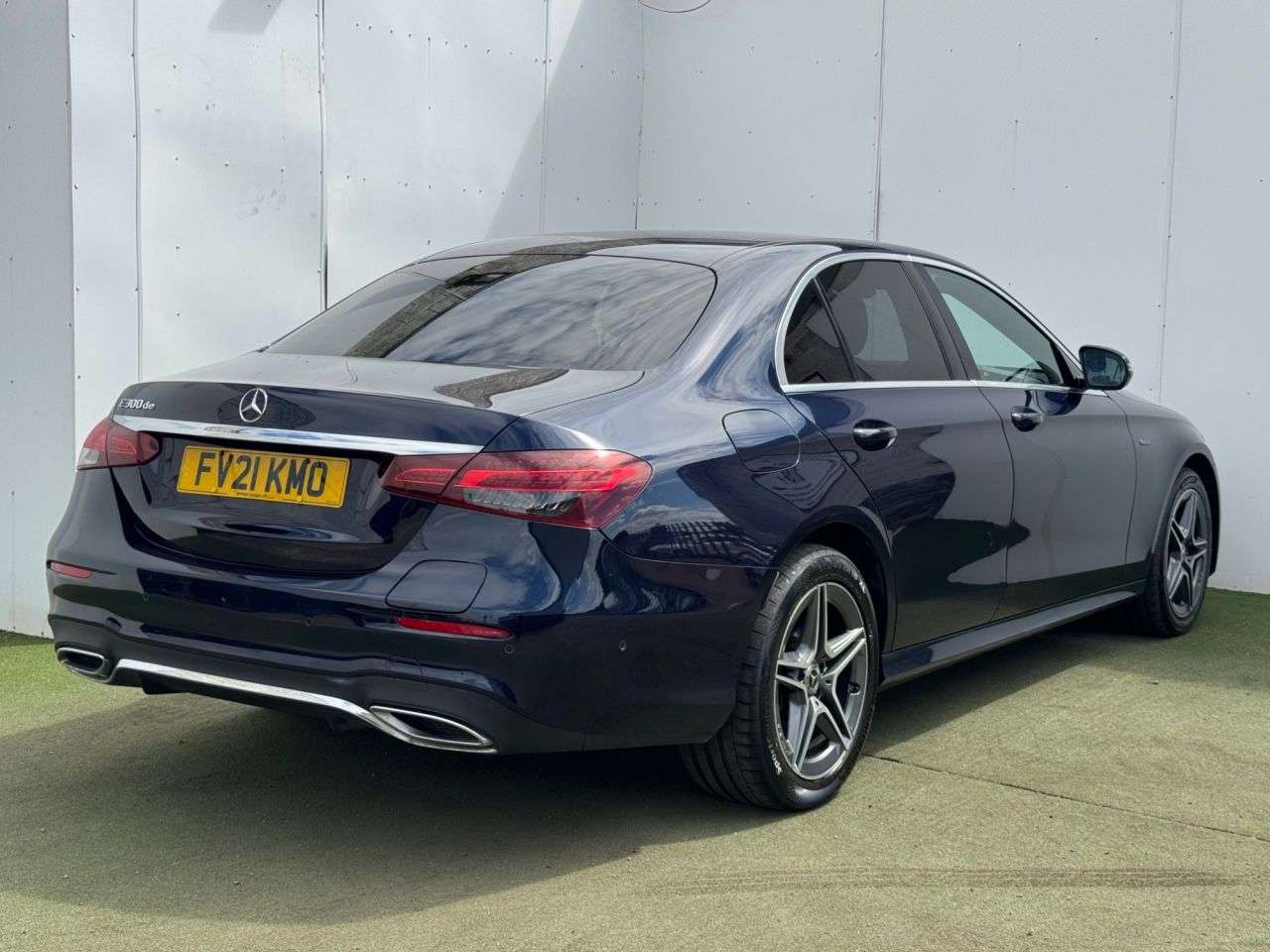 A 2021 MERCEDES-BENZ E CLASS 2.0 E300de 13.5kWh AMG Line Saloon 4dr Diesel Plug-in Hybrid G-Tronic+ Euro A 2021 MERCEDES-BENZ E CLASS 2.0 E300de 13.5kWh AMG Line Saloon 4dr Diesel Plug-in Hybrid G-Tronic+ Euro