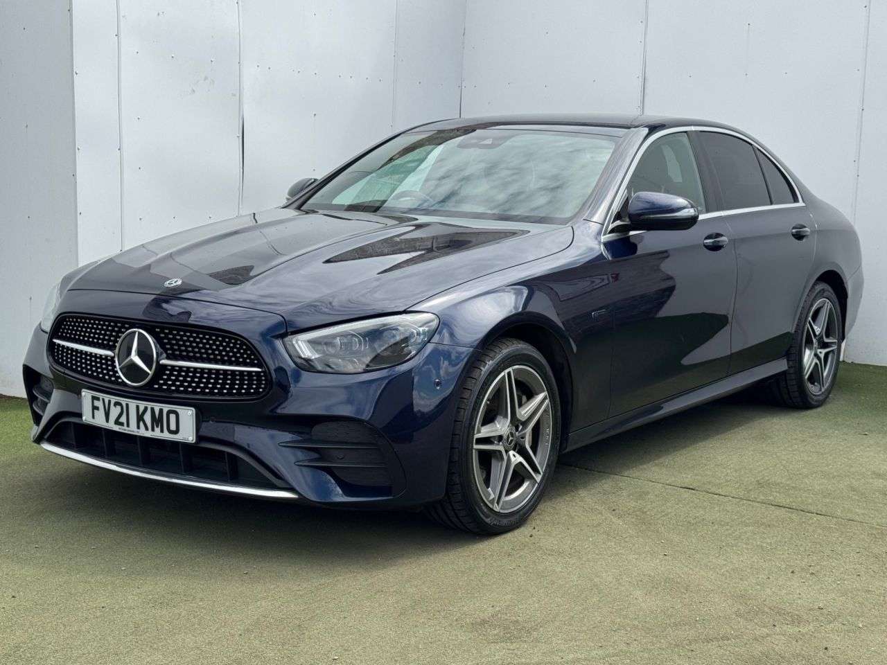 A 2021 MERCEDES-BENZ E CLASS 2.0 E300de 13.5kWh AMG Line Saloon 4dr Diesel Plug-in Hybrid G-Tronic+ Euro A 2021 MERCEDES-BENZ E CLASS 2.0 E300de 13.5kWh AMG Line Saloon 4dr Diesel Plug-in Hybrid G-Tronic+ Euro