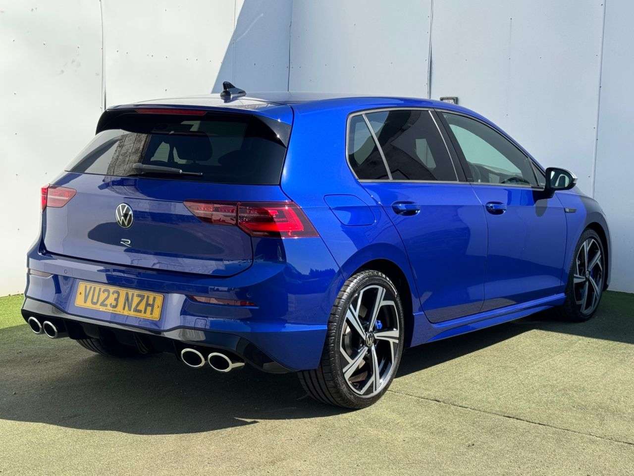 A 2023 VOLKSWAGEN GOLF 2.0 TSI R Hatchback 5dr Petrol DSG 4Motion Euro 6 (s/s) (320 ps) A 2023 VOLKSWAGEN GOLF 2.0 TSI R Hatchback 5dr Petrol DSG 4Motion Euro 6 (s/s) (320 ps)