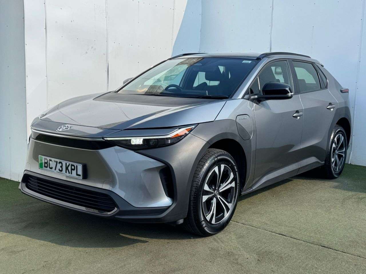 A 2024 TOYOTA BZ4X 71.4kWh Pure SUV 5dr Electric Auto (11kW OBC) (204 ps) A 2024 TOYOTA BZ4X 71.4kWh Pure SUV 5dr Electric Auto (11kW OBC) (204 ps)