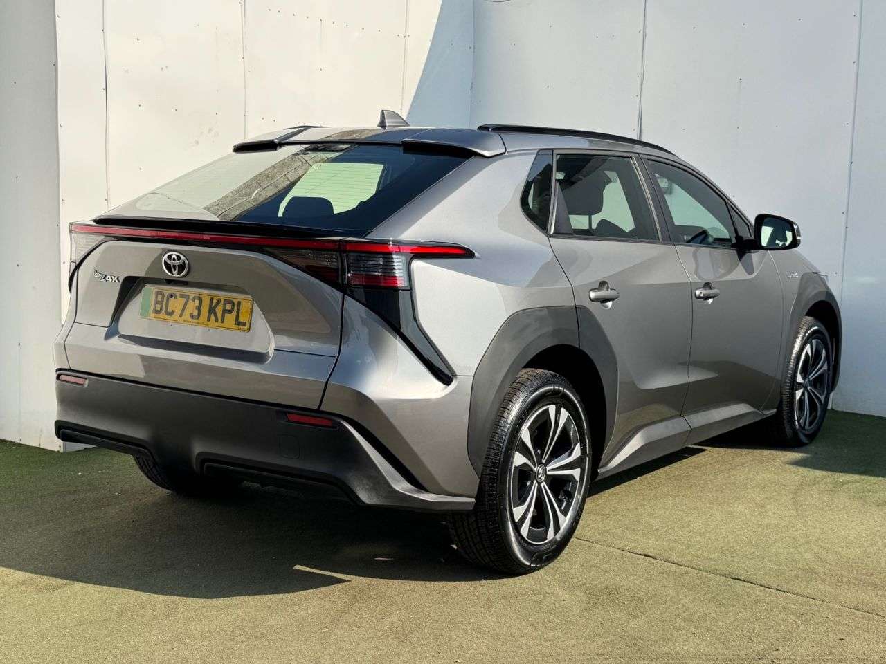 A 2024 TOYOTA BZ4X 71.4kWh Pure SUV 5dr Electric Auto (11kW OBC) (204 ps) A 2024 TOYOTA BZ4X 71.4kWh Pure SUV 5dr Electric Auto (11kW OBC) (204 ps)