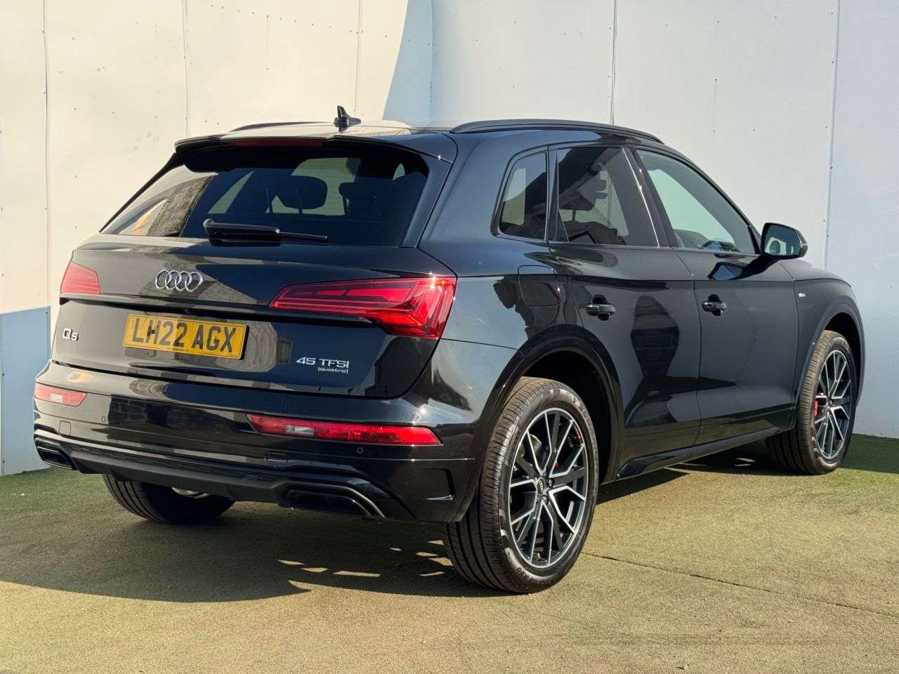 A 2022 AUDI Q5 2.0 TFSI 45 Edition 1 SUV 5dr Petrol S Tronic quattro Euro 6 (s/s) (265 ps) A 2022 AUDI Q5 2.0 TFSI 45 Edition 1 SUV 5dr Petrol S Tronic quattro Euro 6 (s/s) (265 ps)