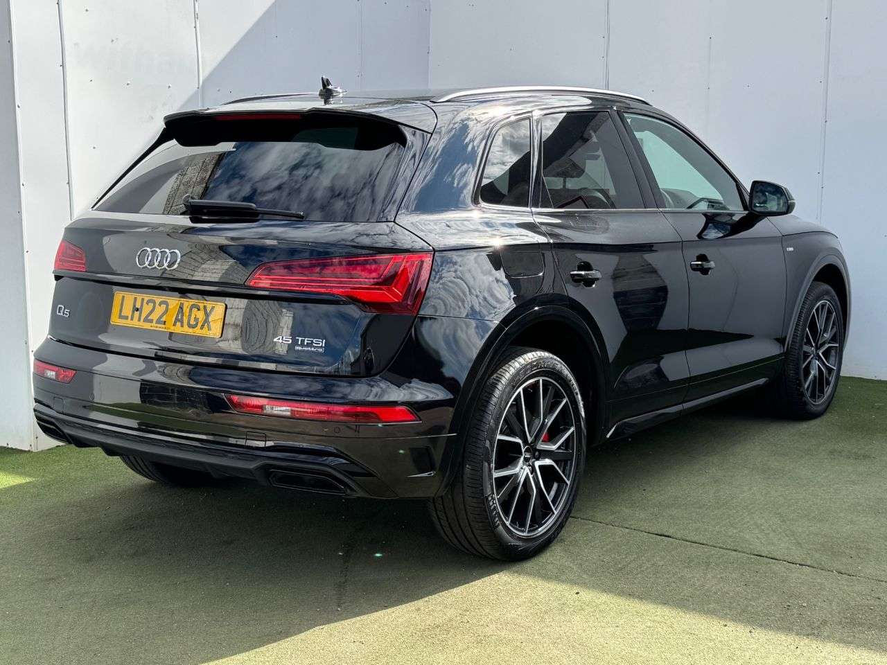 A 2022 AUDI Q5 2.0 TFSI 45 Edition 1 SUV 5dr Petrol S Tronic quattro Euro 6 (s/s) (265 ps) A 2022 AUDI Q5 2.0 TFSI 45 Edition 1 SUV 5dr Petrol S Tronic quattro Euro 6 (s/s) (265 ps)