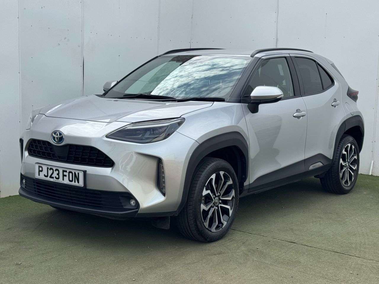 A 2023 TOYOTA YARIS CROSS 1.5 VVT-h Design SUV 5dr Petrol Hybrid E-CVT Euro 6 (s/s) (116 ps) 1 Owner A 2023 TOYOTA YARIS CROSS 1.5 VVT-h Design SUV 5dr Petrol Hybrid E-CVT Euro 6 (s/s) (116 ps) 1 Owner