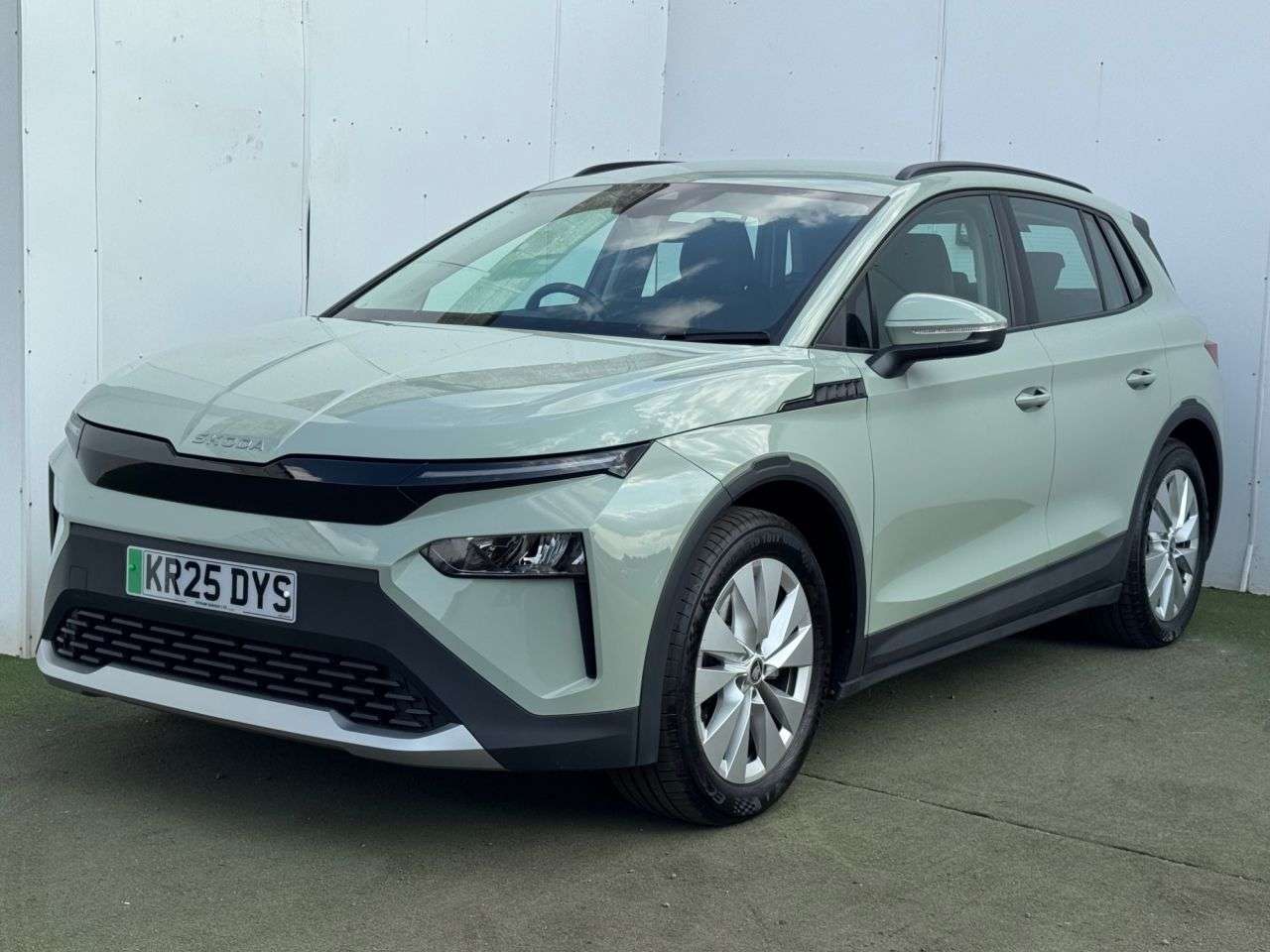 A 2025 SKODA ELROQ 55kWh 50 SE SUV 5dr Electric Auto (170 ps) 1 Owner A 2025 SKODA ELROQ 55kWh 50 SE SUV 5dr Electric Auto (170 ps) 1 Owner