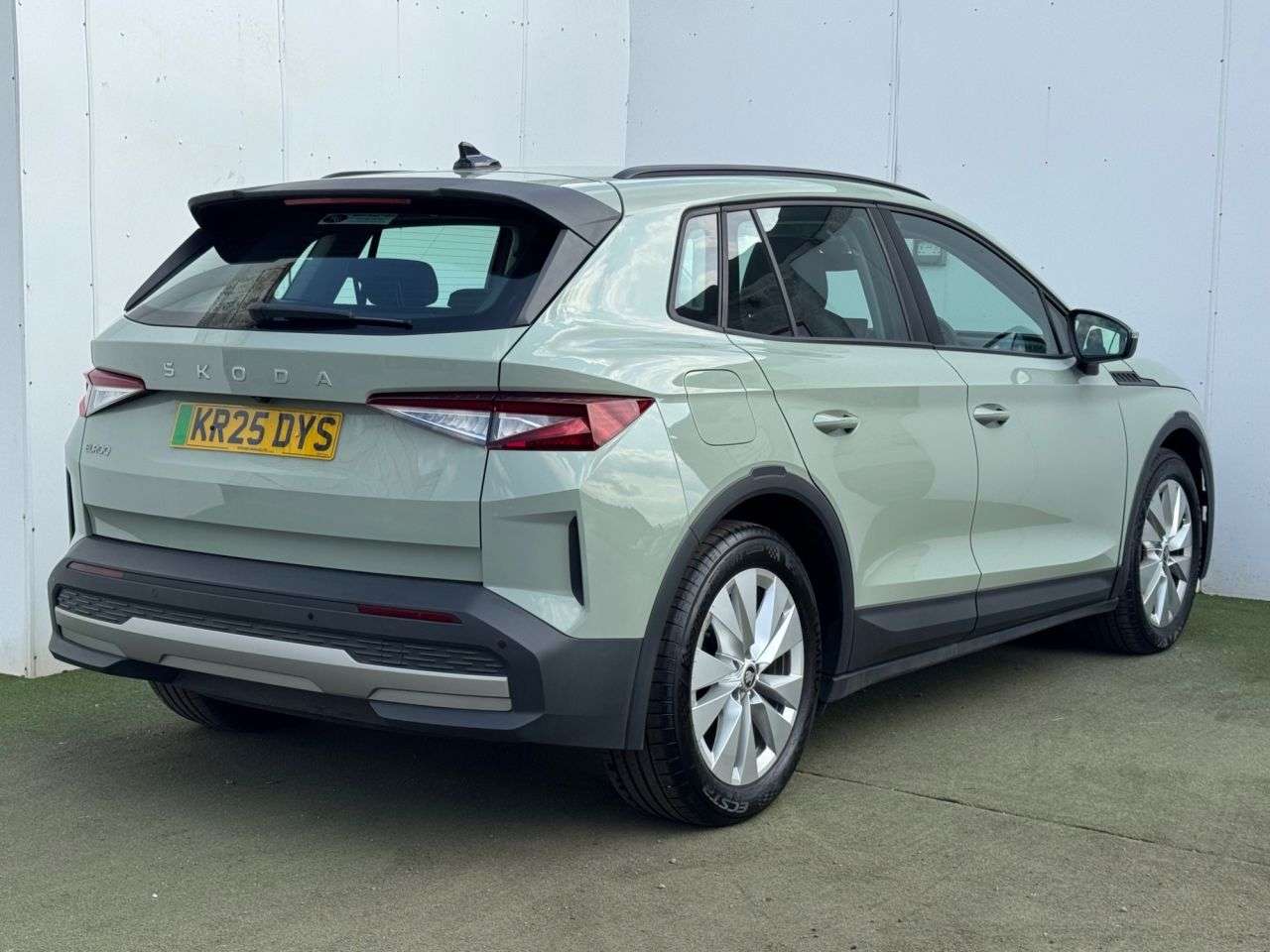 A 2025 SKODA ELROQ 55kWh 50 SE SUV 5dr Electric Auto (170 ps) 1 Owner A 2025 SKODA ELROQ 55kWh 50 SE SUV 5dr Electric Auto (170 ps) 1 Owner