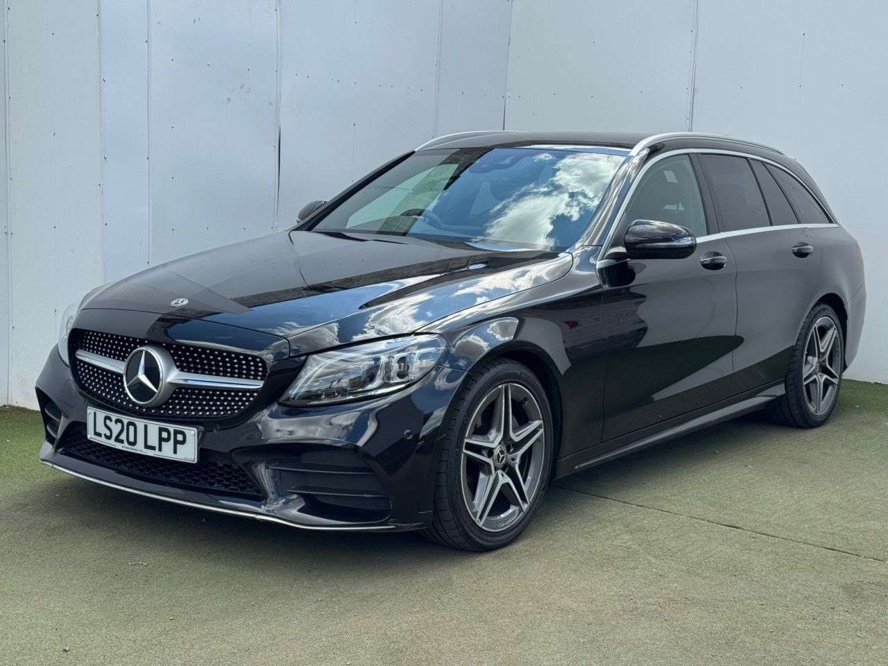 A 2020 MERCEDES-BENZ C CLASS 2.0 C220d AMG Line Edition Estate 5dr Diesel G-Tronic+ Euro 6 (s/s) (194 ps A 2020 MERCEDES-BENZ C CLASS 2.0 C220d AMG Line Edition Estate 5dr Diesel G-Tronic+ Euro 6 (s/s) (194 ps