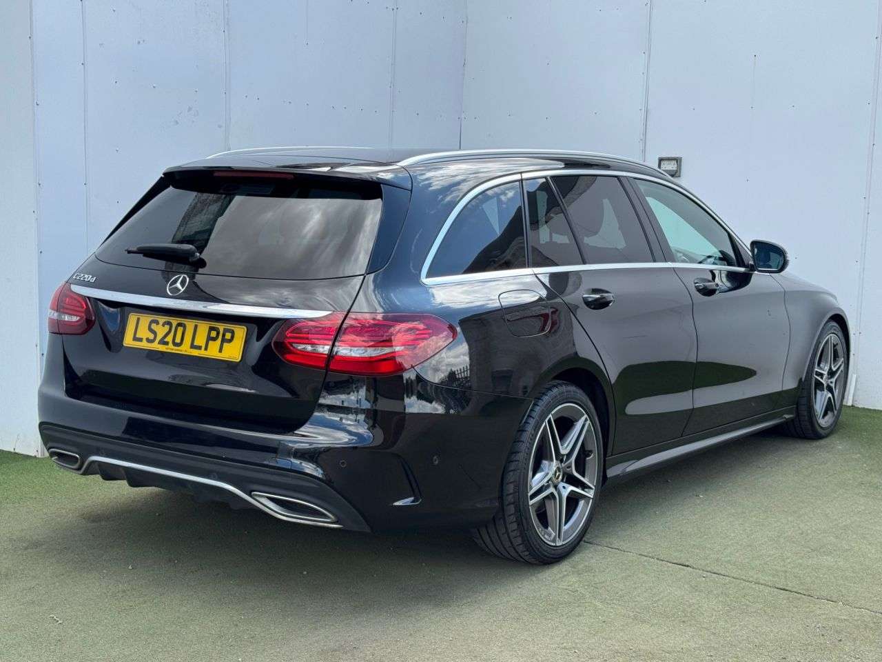 A 2020 MERCEDES-BENZ C CLASS 2.0 C220d AMG Line Edition Estate 5dr Diesel G-Tronic+ Euro 6 (s/s) (194 ps A 2020 MERCEDES-BENZ C CLASS 2.0 C220d AMG Line Edition Estate 5dr Diesel G-Tronic+ Euro 6 (s/s) (194 ps