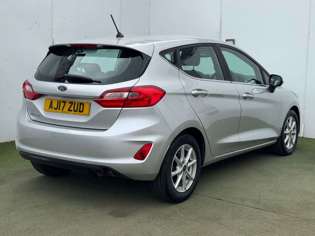A 2017 FORD FIESTA 1.0T EcoBoost Zetec Hatchback 5dr Petrol Auto Euro 6 (s/s) (100 ps) A 2017 FORD FIESTA 1.0T EcoBoost Zetec Hatchback 5dr Petrol Auto Euro 6 (s/s) (100 ps)