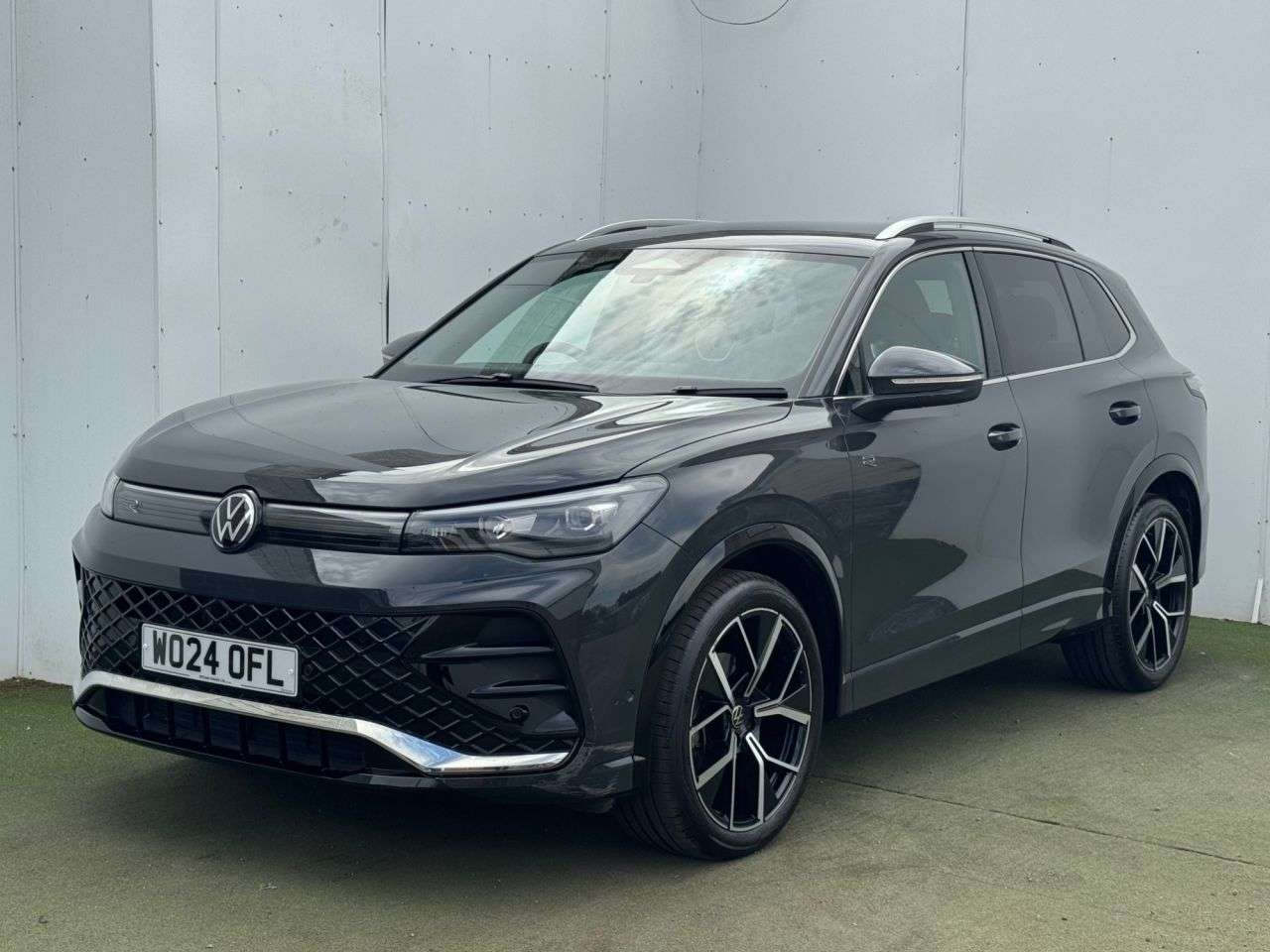 A 2024 VOLKSWAGEN TIGUAN 1.5 eTSI MHEV R-Line SUV 5dr Petrol Hybrid DSG Euro 6 (s/s) (150 ps) 1 Owne A 2024 VOLKSWAGEN TIGUAN 1.5 eTSI MHEV R-Line SUV 5dr Petrol Hybrid DSG Euro 6 (s/s) (150 ps) 1 Owne