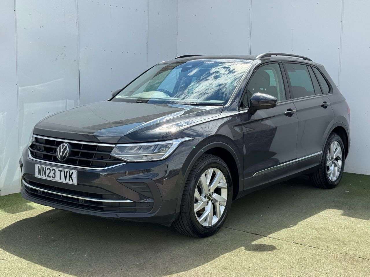 A 2023 VOLKSWAGEN TIGUAN 1.5 TSI Life SUV 5dr Petrol DSG Euro 6 (s/s) (150 ps) A 2023 VOLKSWAGEN TIGUAN 1.5 TSI Life SUV 5dr Petrol DSG Euro 6 (s/s) (150 ps)