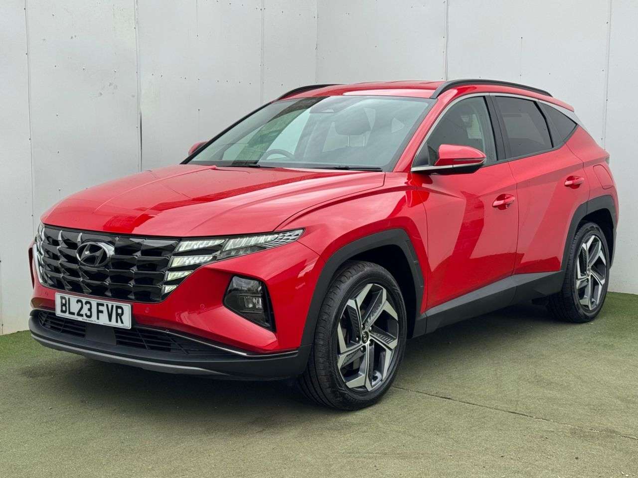 A 2023 HYUNDAI TUCSON 1.6 T-GDi 13.8kWh Premium SUV 5dr Petrol Plug-in Hybrid Auto 4WD Euro 6 (s/ A 2023 HYUNDAI TUCSON 1.6 T-GDi 13.8kWh Premium SUV 5dr Petrol Plug-in Hybrid Auto 4WD Euro 6 (s/