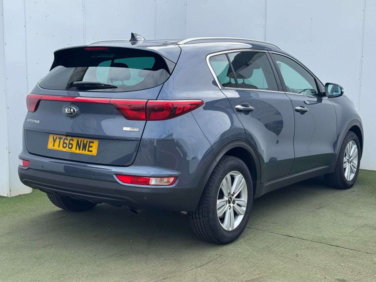 A 2016 KIA SPORTAGE 1.7 CRDi 2 SUV 5dr Diesel Manual Euro 6 (s/s) (114 bhp) A 2016 KIA SPORTAGE 1.7 CRDi 2 SUV 5dr Diesel Manual Euro 6 (s/s) (114 bhp)