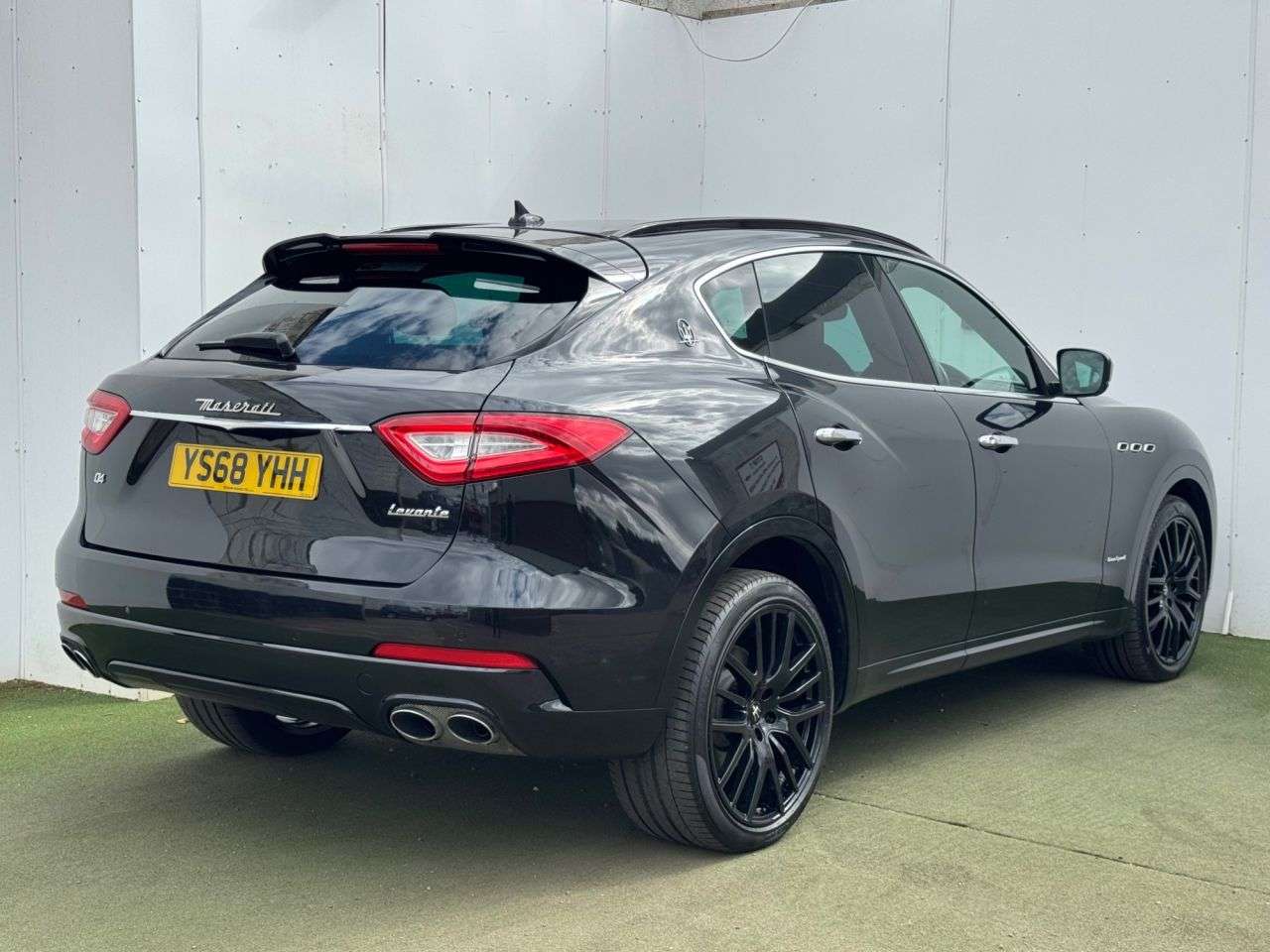 A 2018 MASERATI LEVANTE 3.0D V6 SUV 5dr Diesel ZF 4WD Euro 6 (s/s) (275 ps) Full Maserati History A 2018 MASERATI LEVANTE 3.0D V6 SUV 5dr Diesel ZF 4WD Euro 6 (s/s) (275 ps) Full Maserati History