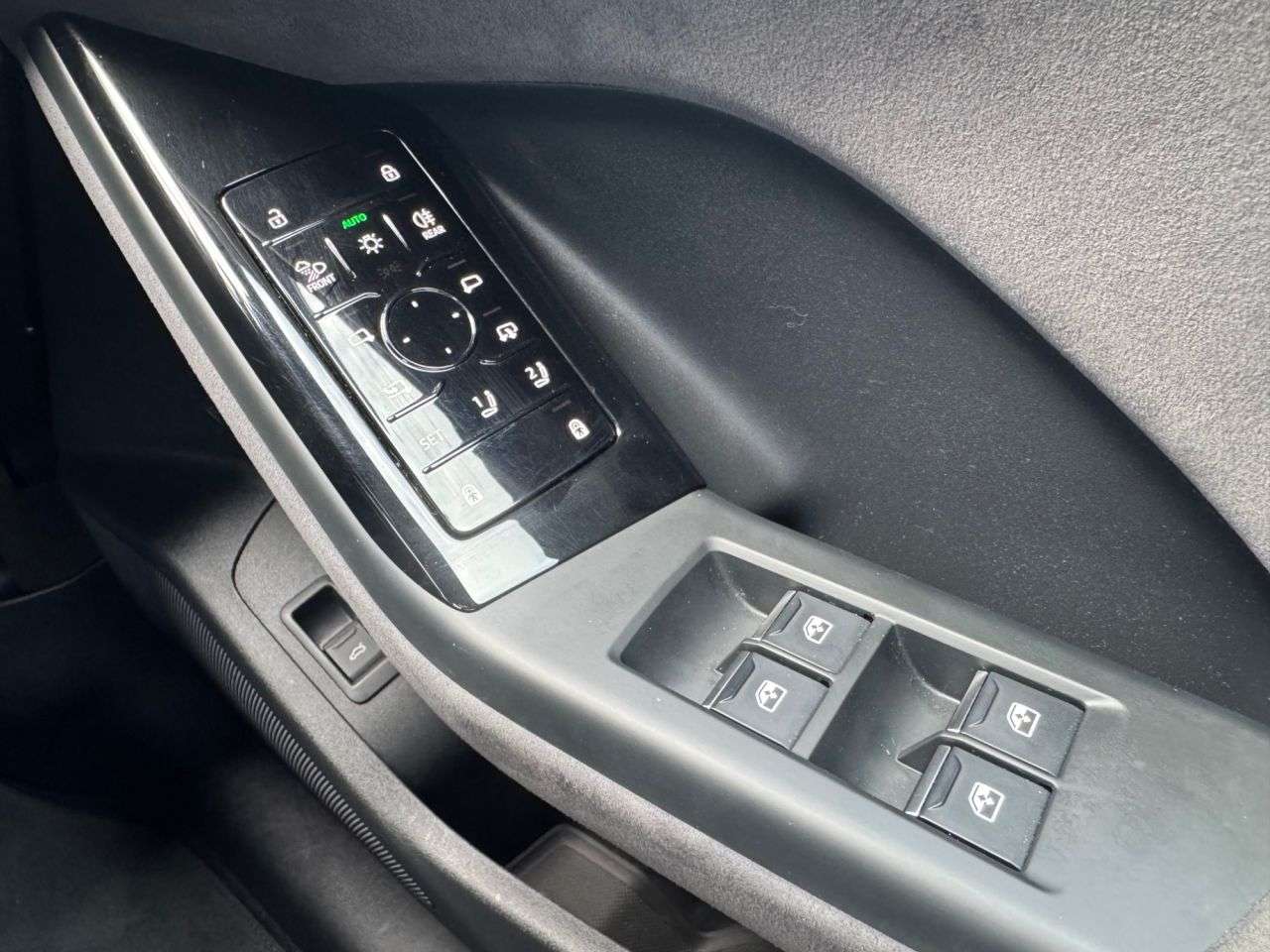 2025 AUDI Q6 E-TRON 2025 AUDI Q6 E-TRON
