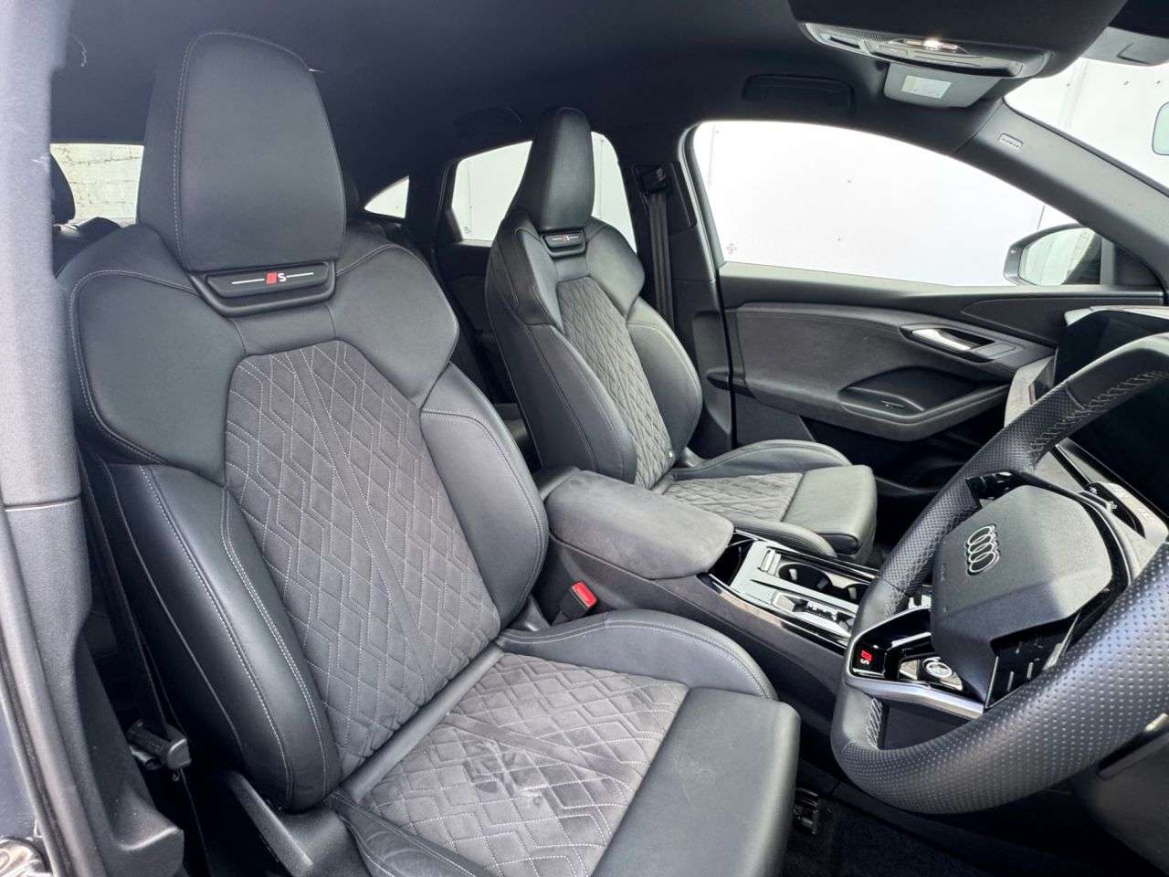2025 AUDI Q6 E-TRON 2025 AUDI Q6 E-TRON