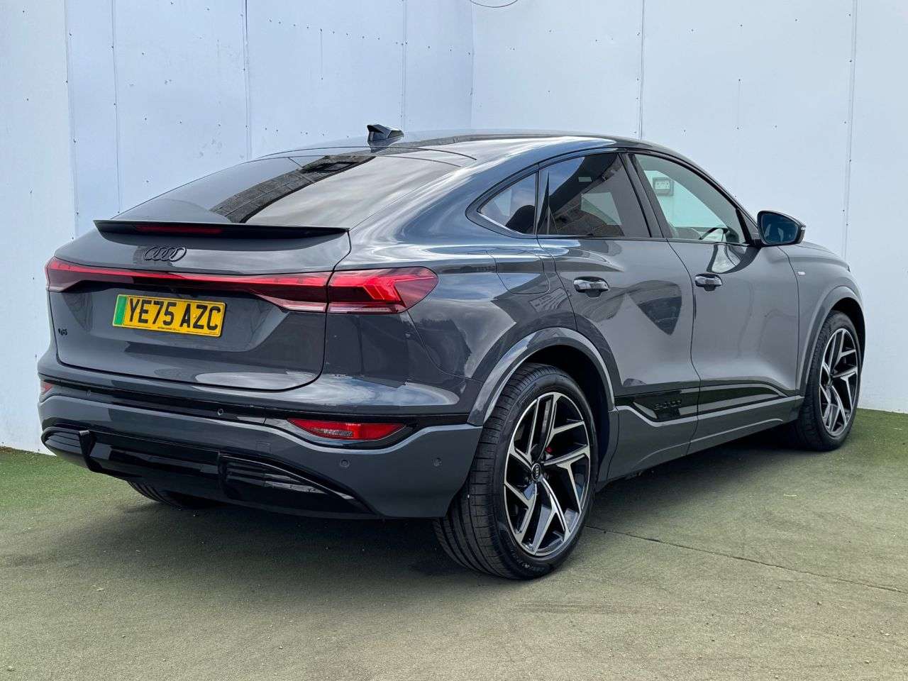 A 2025 AUDI Q6 E-TRON 83kWh Edition 1 Sportback 5dr Electric Auto (252 ps) A 2025 AUDI Q6 E-TRON 83kWh Edition 1 Sportback 5dr Electric Auto (252 ps)