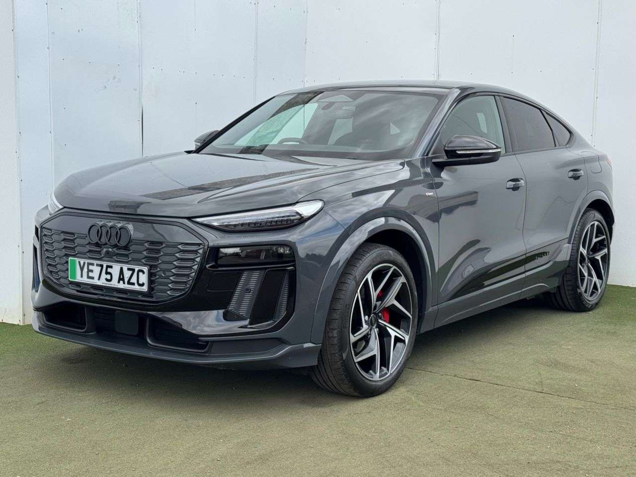 A 2025 AUDI Q6 E-TRON 83kWh Edition 1 Sportback 5dr Electric Auto (252 ps) A 2025 AUDI Q6 E-TRON 83kWh Edition 1 Sportback 5dr Electric Auto (252 ps)