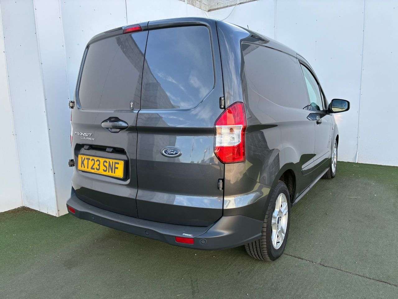 A 2023 FORD TRANSIT COURIER 1.0 EcoBoost Limited Panel Van 5dr Petrol Manual L1 Euro 6 (100 ps) Full Hi A 2023 FORD TRANSIT COURIER 1.0 EcoBoost Limited Panel Van 5dr Petrol Manual L1 Euro 6 (100 ps) Full Hi