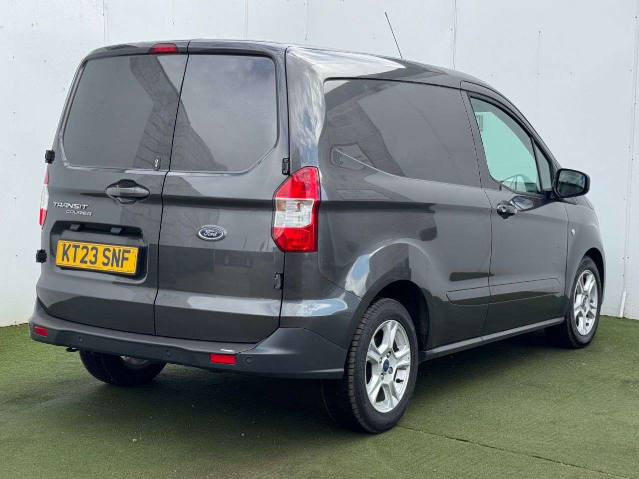 A 2023 FORD TRANSIT COURIER 1.0 EcoBoost Limited Panel Van 5dr Petrol Manual L1 Euro 6 (100 ps) Full Hi A 2023 FORD TRANSIT COURIER 1.0 EcoBoost Limited Panel Van 5dr Petrol Manual L1 Euro 6 (100 ps) Full Hi