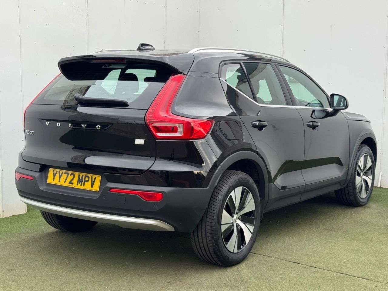 A 2022 VOLVO XC40 1.5h T4 Recharge 10.7kWh Core SUV 5dr Petrol Plug-in Hybrid Auto Euro 6 (s/ A 2022 VOLVO XC40 1.5h T4 Recharge 10.7kWh Core SUV 5dr Petrol Plug-in Hybrid Auto Euro 6 (s/