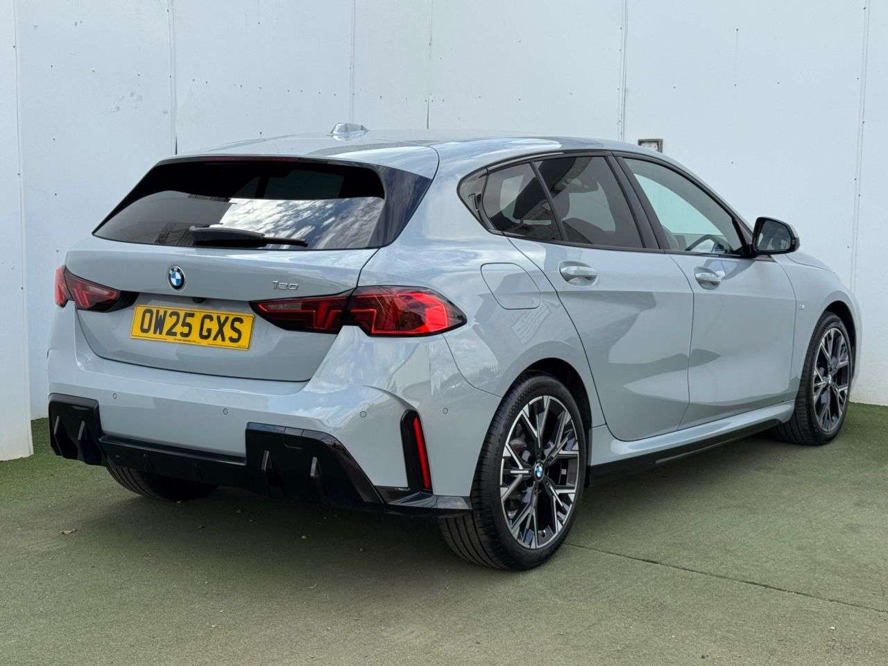 A 2025 BMW 1 SERIES 1.5 120i MHT M Sport Hatchback 5dr Petrol Hybrid DCT Euro 6 (s/s) (170 ps) A 2025 BMW 1 SERIES 1.5 120i MHT M Sport Hatchback 5dr Petrol Hybrid DCT Euro 6 (s/s) (170 ps)